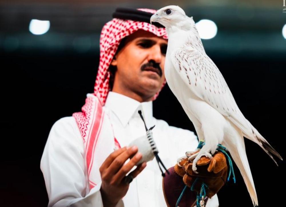الأمير نايف بن سلطان: شراء “مثلوث جير” بـ 1.3 مليون ريال استثمار في إنتاج الصقور المحلية
