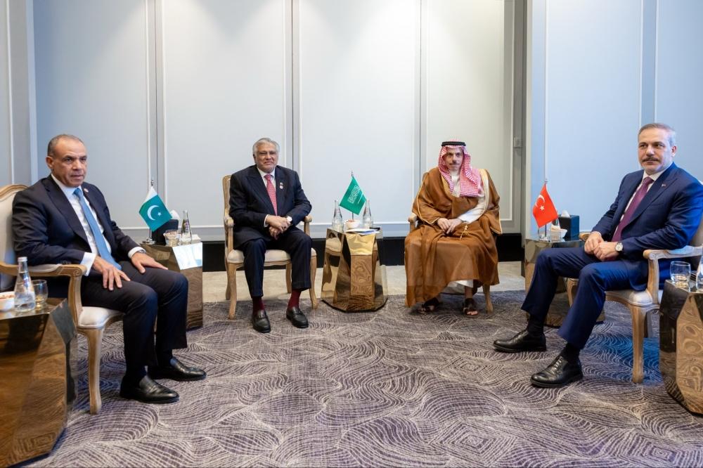 السعودية ومصر وباكستان وتركيا: يجب ضمان حرية الملاحة بمضيقي هرمز وباب المندب