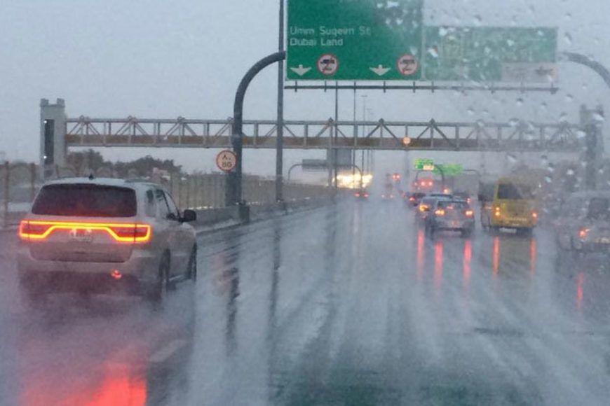 “الأرصاد”: أمطار خفيفة إلى غزيرة على عدة مناطق بدءاً من ظهر اليوم