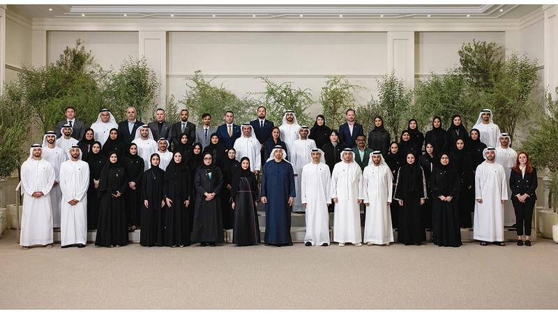 رئيس الدولة يستقبل فريق عمل جناح الإمارات في «إكسبو أوساكا» باليابان