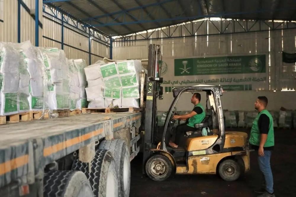 سلال غذائية.. وصول قافلة مساعدات إغاثية سعودية جديدة إلى قطاع غزة