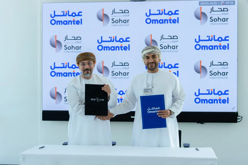 صحار الدولي وعُمانتل يوقعان برنامج تعاون استراتيجي لتعزيز الابتكار ودعم الاقتصاد الرقمي في سلطنة عُمان