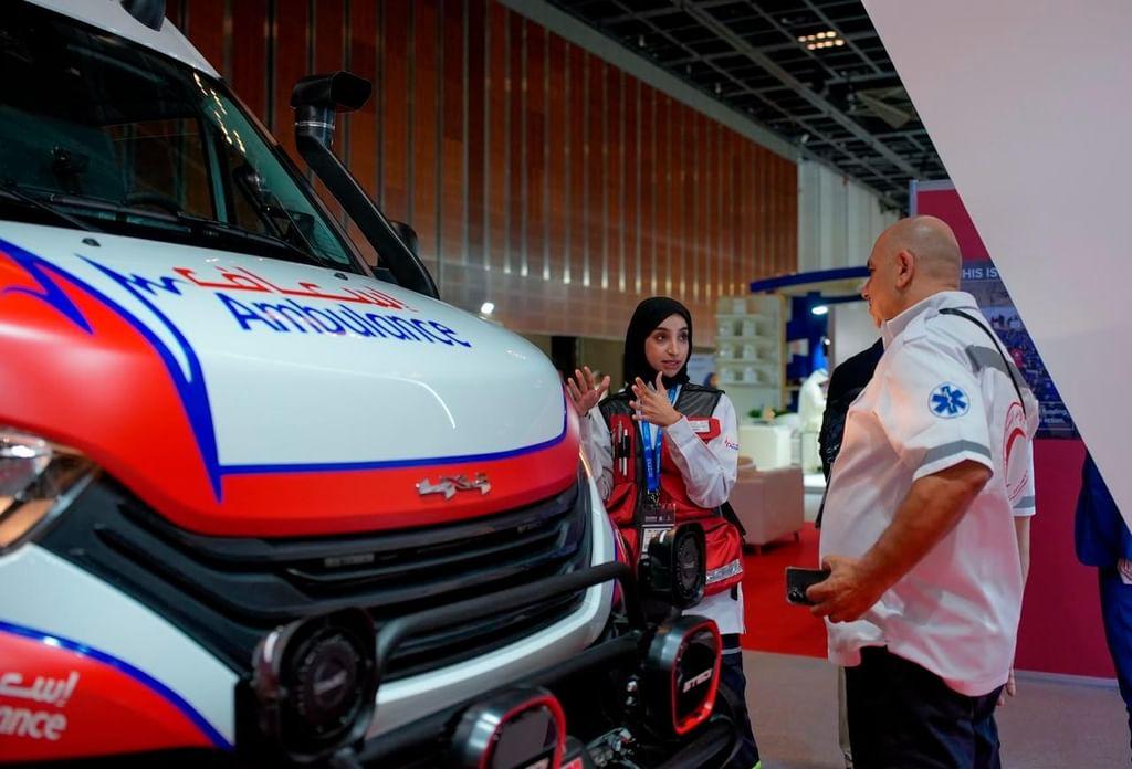 “دبي لخدمات الإسعاف” تستعرض مركبتيها “العزم” و”بولاريس” في معرض “ديهاد 2026”