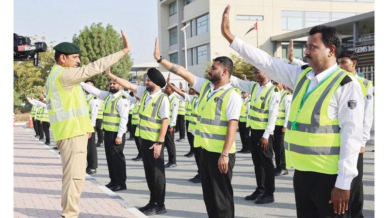 شرطة دبي تدرب 140 حارس أمن في 35 مدرسة