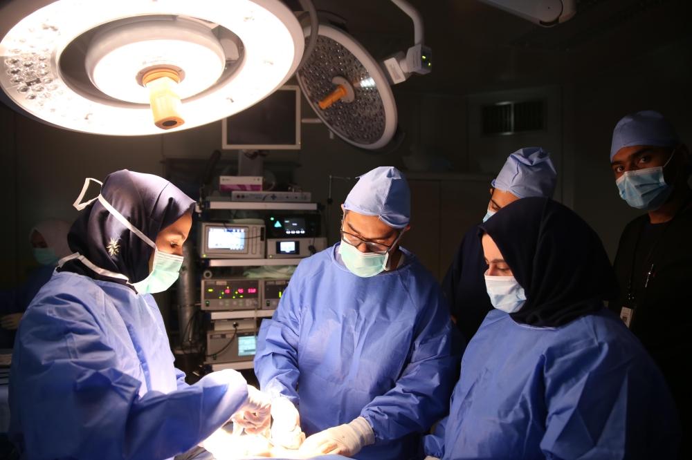 مكة المكرمة.. إجراء عملية جراحية نادرة لتصحيح عيب بالأوعية الدموية