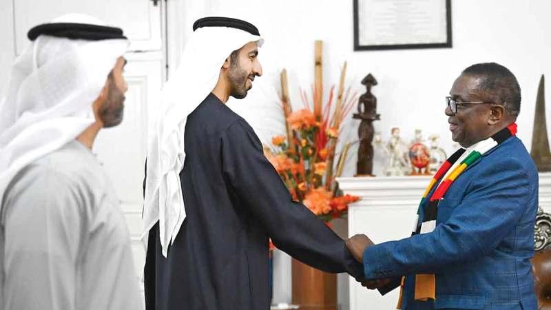 شخبوط بن نهيان يلتقي رئيس زيمبابوي ويبحثان تعزيز العلاقات الثنائية