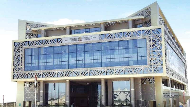 «الموارد البشرية والتوطين» تحذر من عمليات احتيال عبر عروض العمل الوهمية
