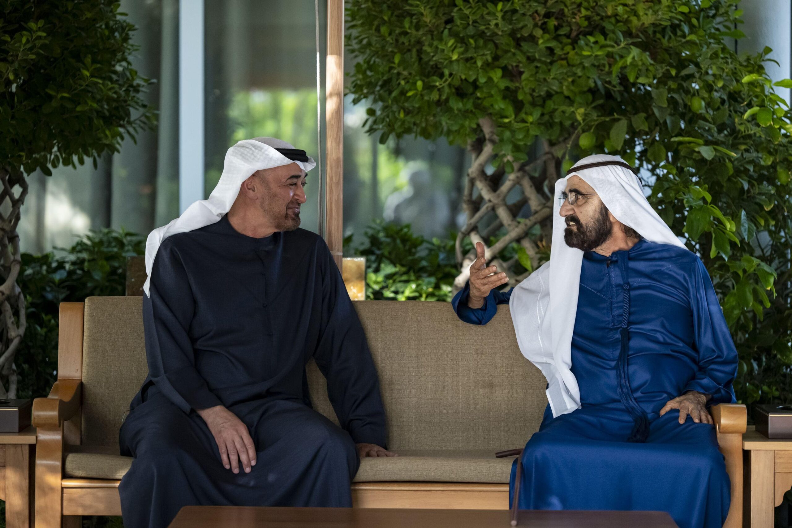 رئيس الدولة ومحمد بن راشد يبحثان شؤون الوطن خلال لقائهما في استراحة المرموم في دبي