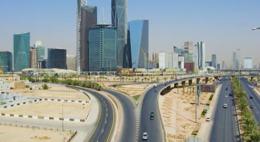بينها مقابل مالي لاستغلال خارج النطاق العمراني.. تنظيم جديد لـ “هيئة الطرق”