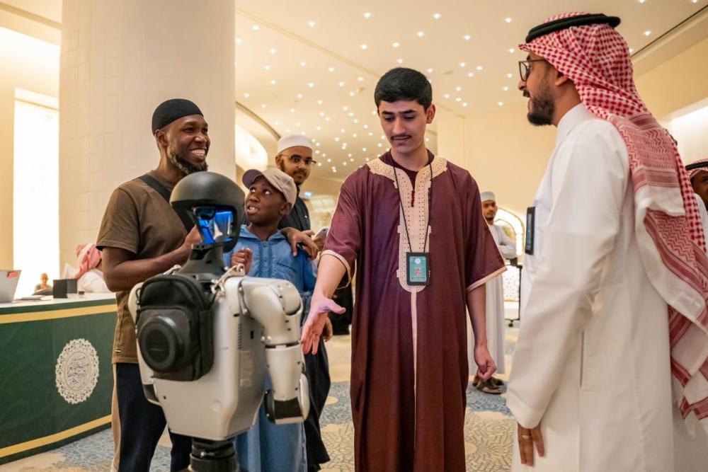 “الشؤون الإسلامية” توظف الروبوتات لخدمة زوار ومشاركي مسابقة الملك عبدالعزيز للقرآن