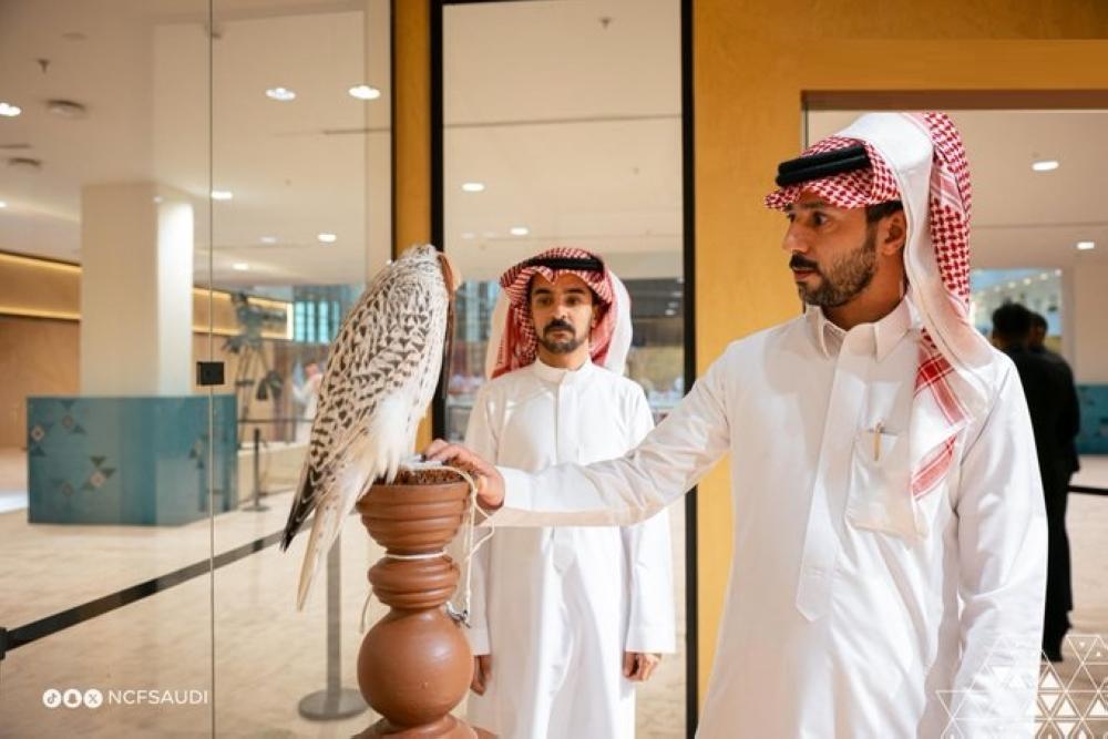 ورشتا عمل في المركز الوطني للصقور عن التراخيص ومكافحة المنشطات