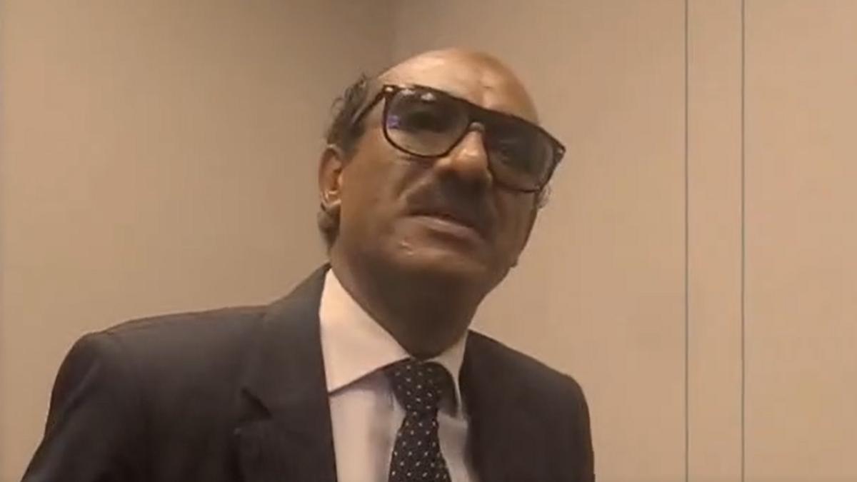 فنان مصري يفاجئ الجميع بتجسيده شخصية أنور السادات