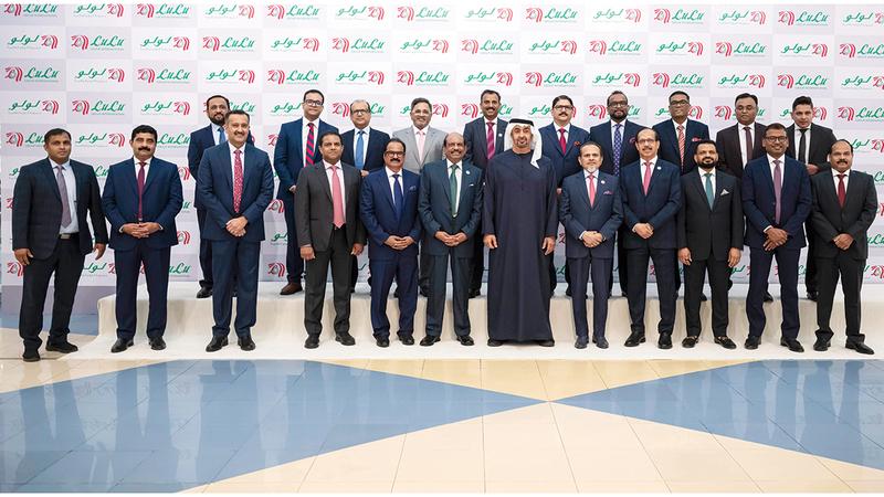 رئيس الدولة يلتقي يوسف علي وعدداً من العاملين في «مجموعة اللولو»