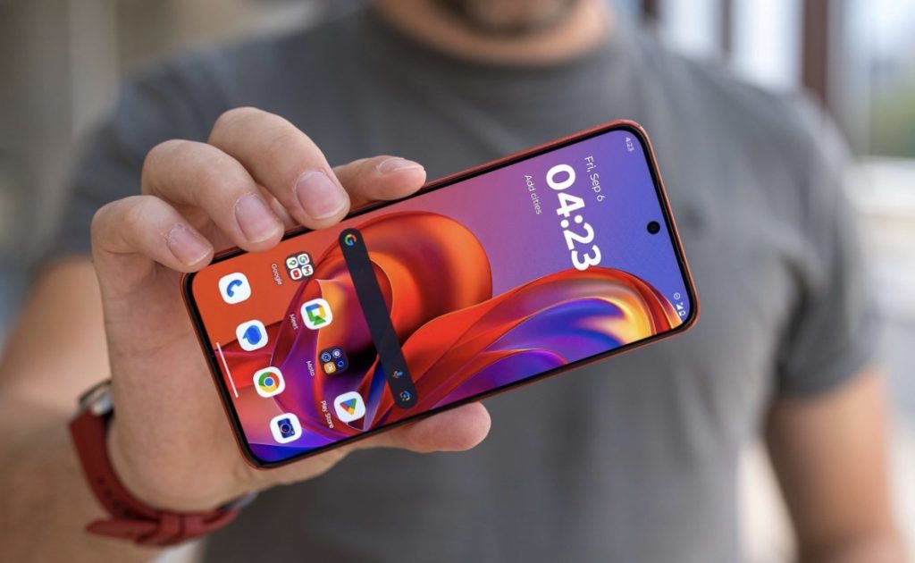 موتورولا تروّج لإطلاق Edge 70 Neo بطريقة غير تقليدية تمامًا
