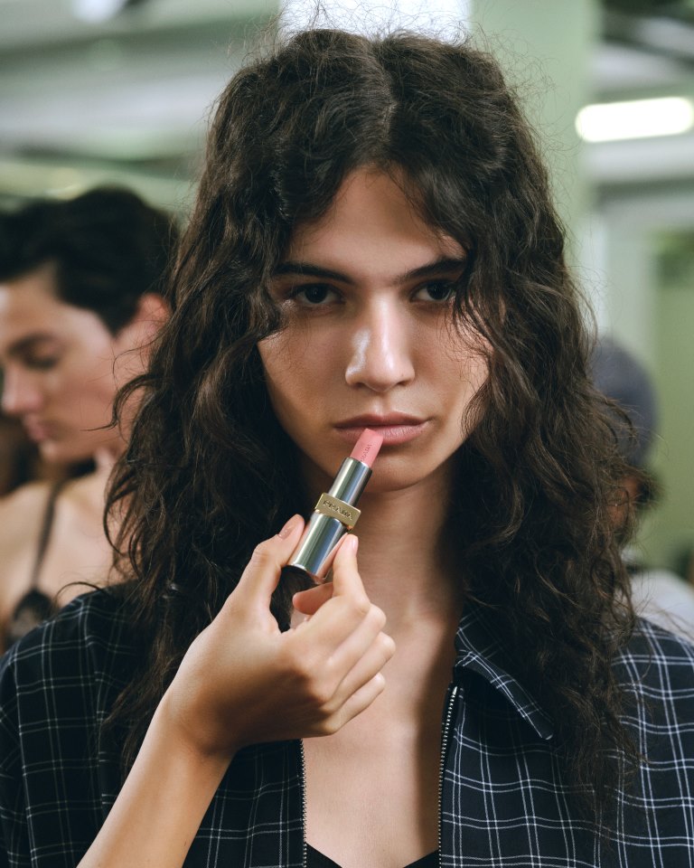 عرض أزياء Prada النسائية لموسم ربيع وصيف