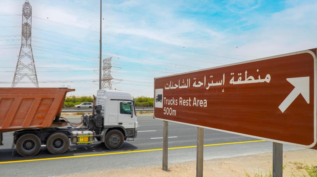 بدء حظر حركة الشاحنات على شوارع دبي اعتباراً من 1 أكتوبر المقبل