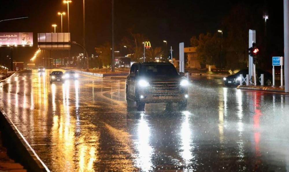 “الأرصاد” ينبه من أمطار غزيرة ورياح على منطقتي جازان وحائل