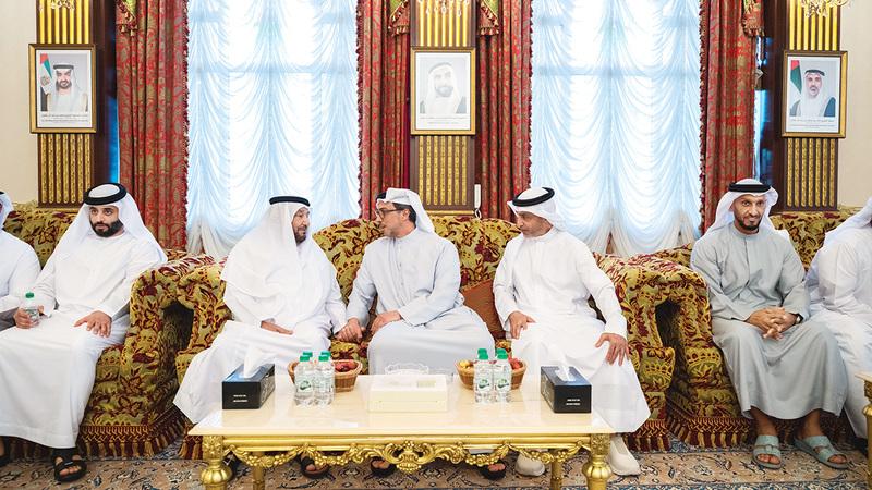 منصور بن زايد يعزّي في وفاة حرم محمد بن بطي آل حامد