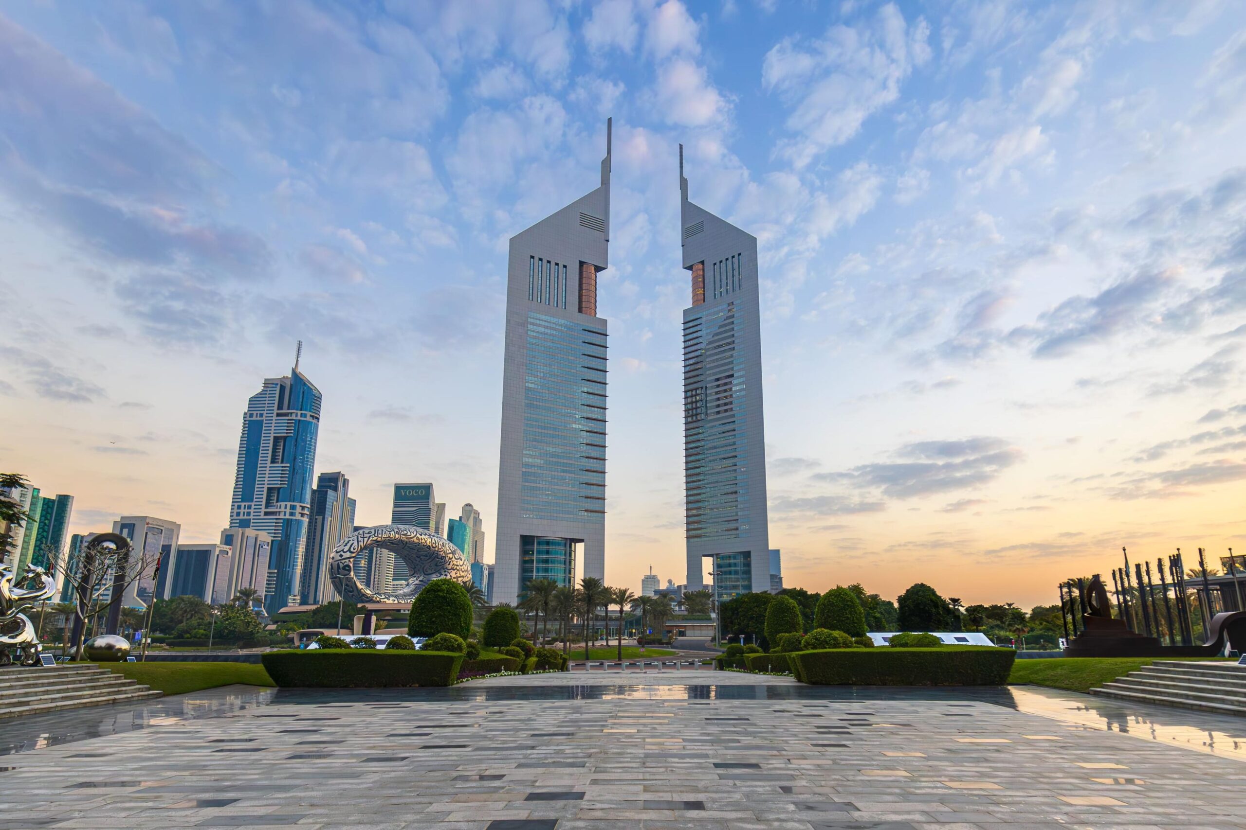 طقس الإمارات غداً.. صحو غائم جزئياً والرياح خفيفة إلى معتدلة السرعة