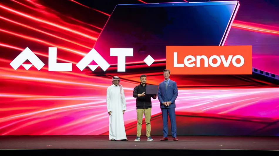 لينوفو تكشف عن أول حاسوب محمول لها تم تصنيعه في المملكة العربية السعودية دعمًا لرؤية المملكة في مجال التصنيع المتقدم