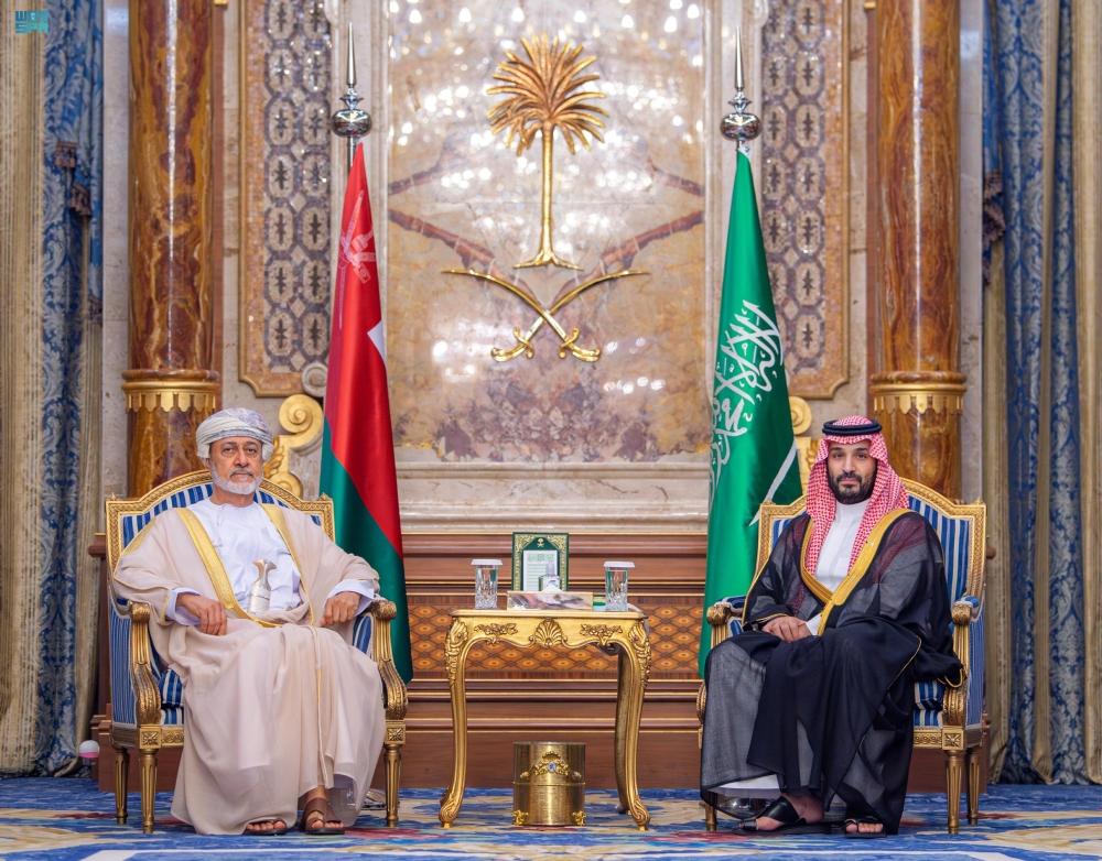ولي العهد يلتقي سلطان عُمان ويستعرضان العلاقات الأخوية وتطورات المنطقة