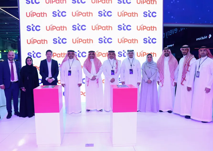stc البحرين تعقد شراكة استراتيجية مع ’UiPath‘ للدفع بعجلة الأتمتة المؤسسية