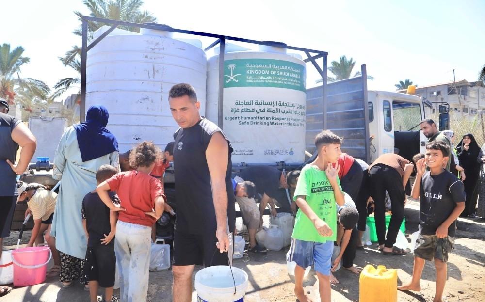 مركز الملك سلمان يضخ 500 ألف لتر من المياه في قطاع غزة
