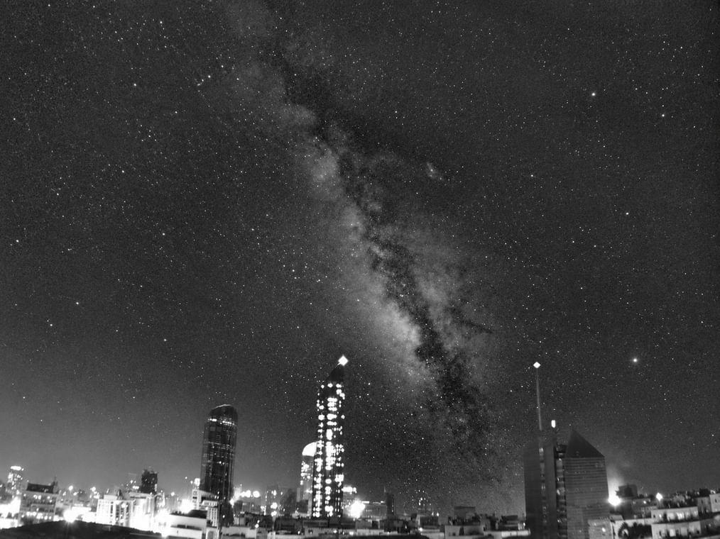 الفلك الدولي يصور ذراع درب التبانة من أبوظبي