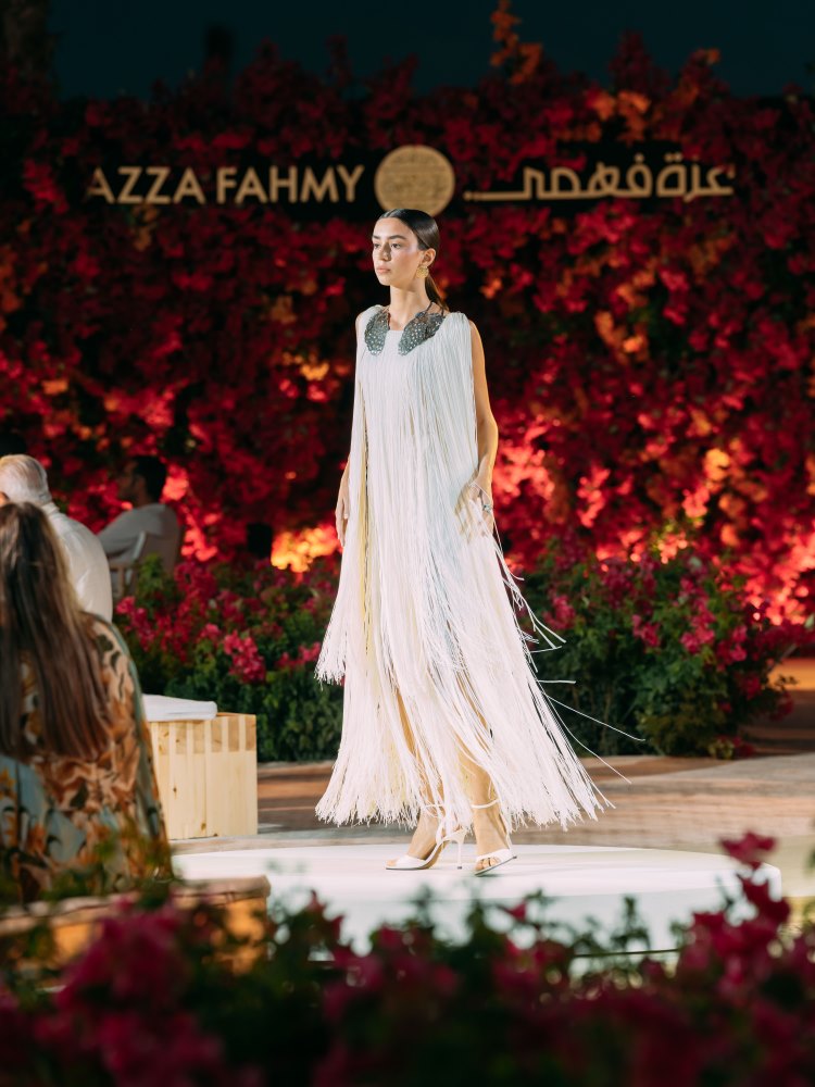 ﺣُﻠﻲّ “ﻋزة ﻓﮭﻣﻲ” ﺗﺿﻲء ﻟﯾل “رﻣﻼ”