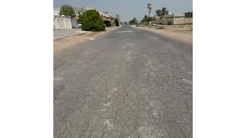 حُفر وتشققات