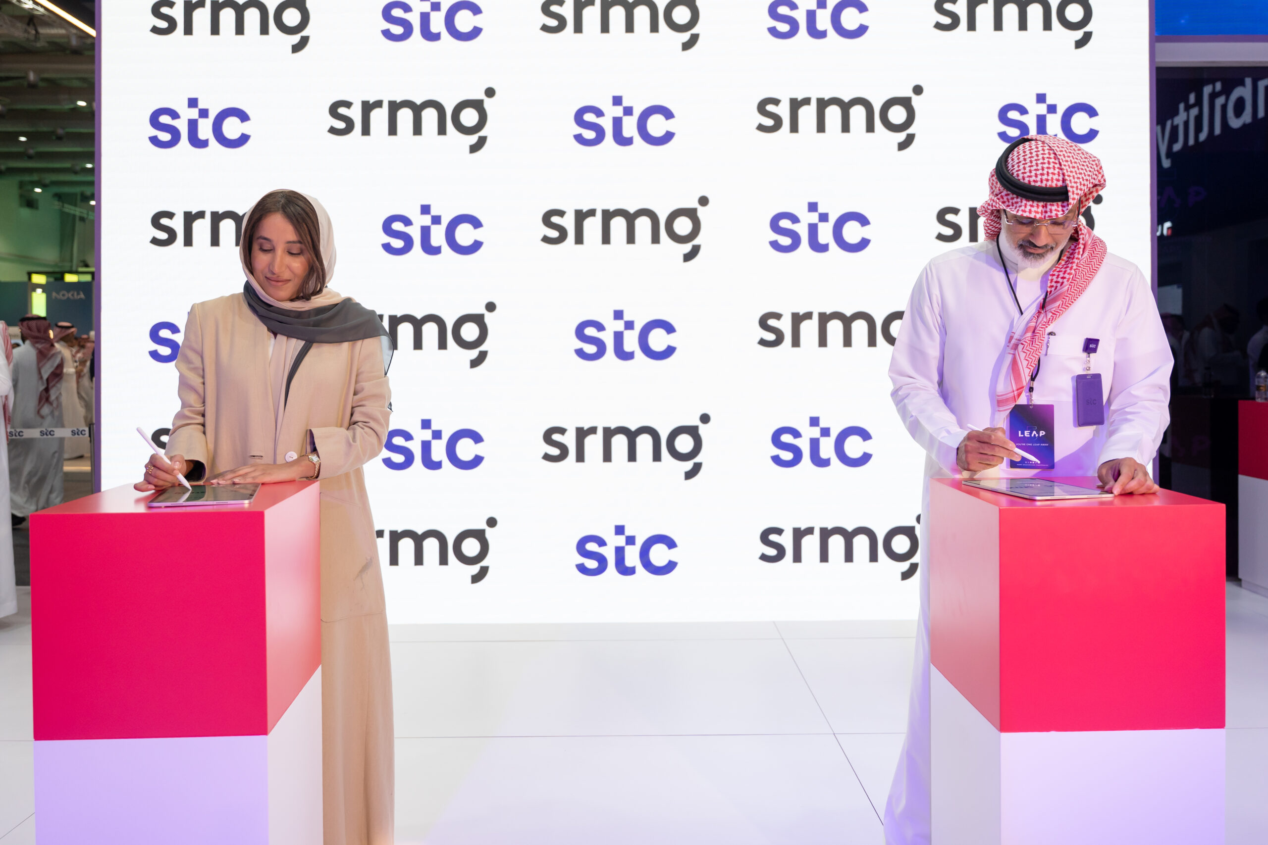 مجموعة stc وSRMG توقّعان مذكرة تفاهم لتعزيز قدرات الإنتاج الإعلامي في السعودية