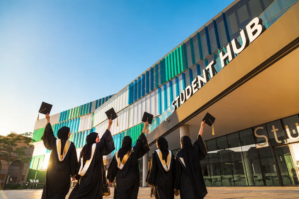 جامعة عجمان تتجاوز 10 آلاف طالب وطالبة للمرة الأولى في تاريخها، في إنجاز يعكس تنامي الثقة بالتعليم العالي في دولة الإمارات
