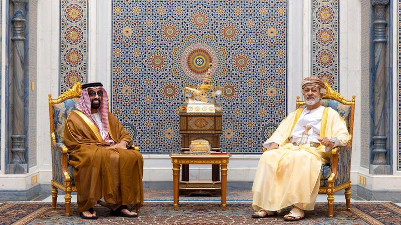 سلطان عُمان وطحنون بن زايد يبحثان تعزيز العلاقات بين البلدين