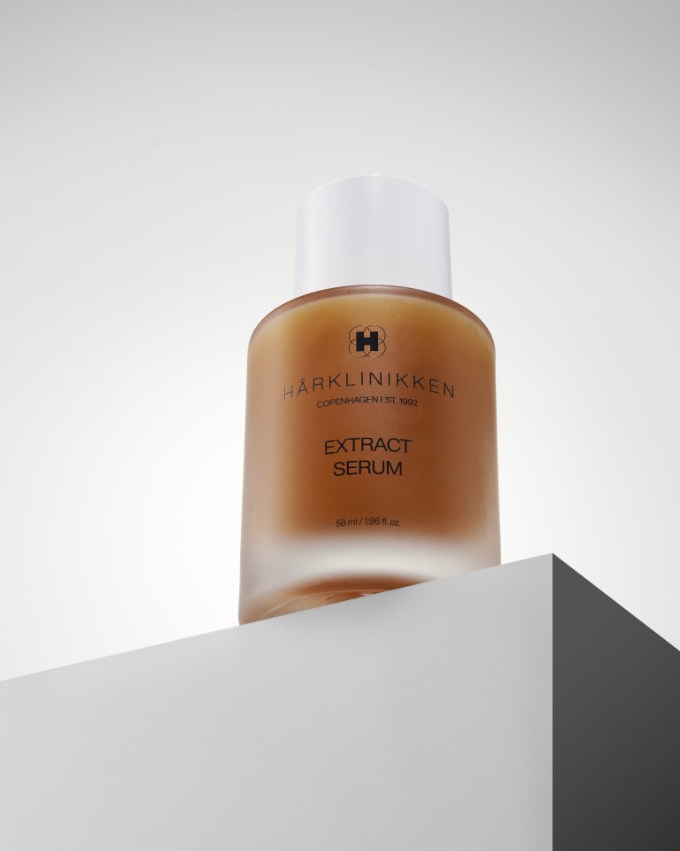 أساس جديد للعناية بفروة الرأس: "هاركلينيكن" Hårklinikken تطلق سيروم HXC 4 Extract Serum