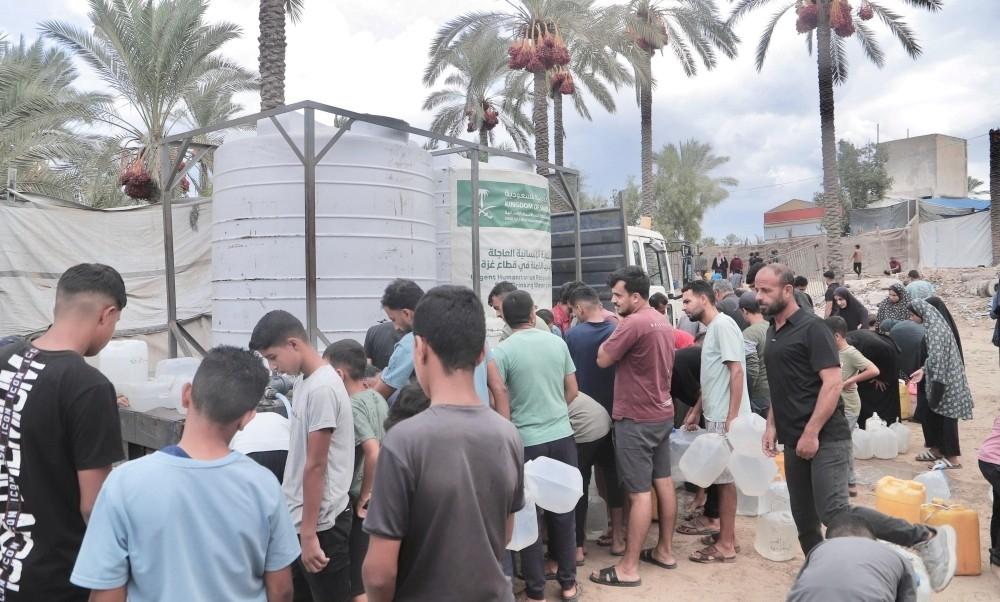 مركز الملك سلمان للإغاثة يضخّ 500 ألف لتر من المياه في قطاع غزة